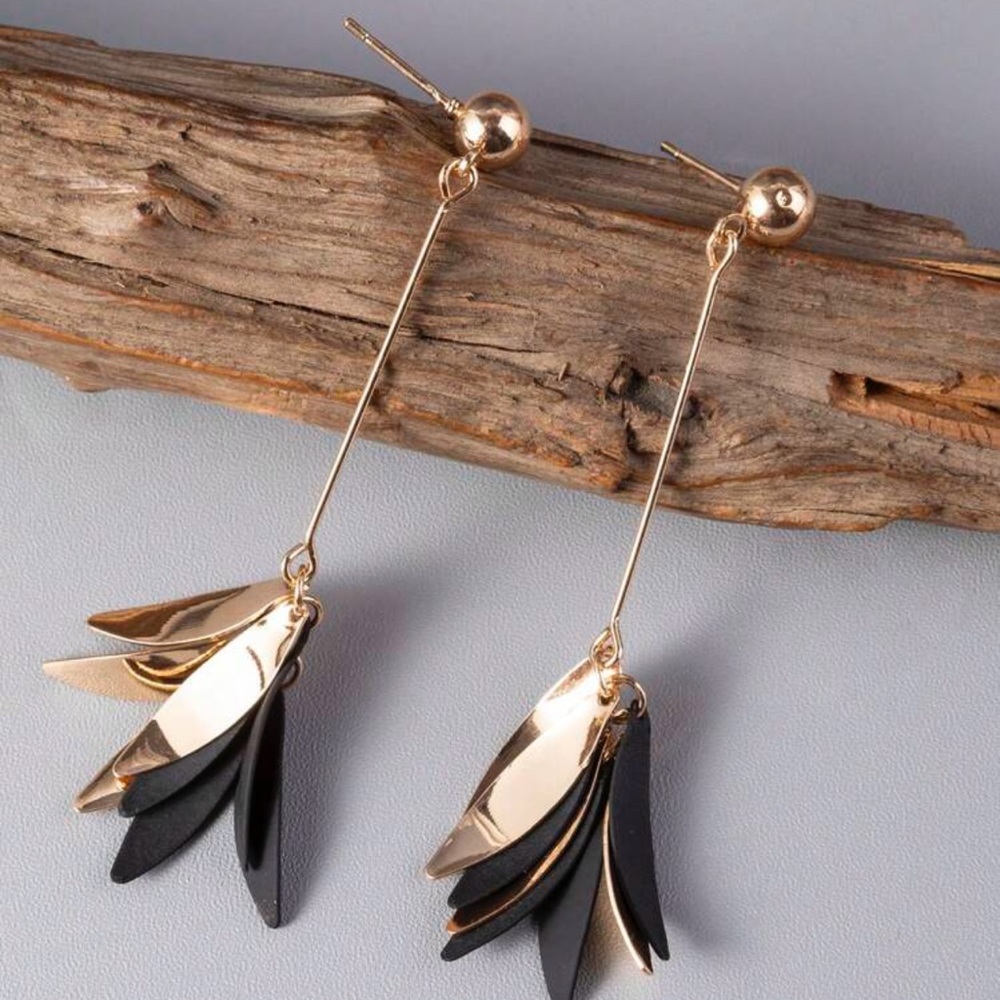 Drop Earrings 🖤 - Picture 4 of 4